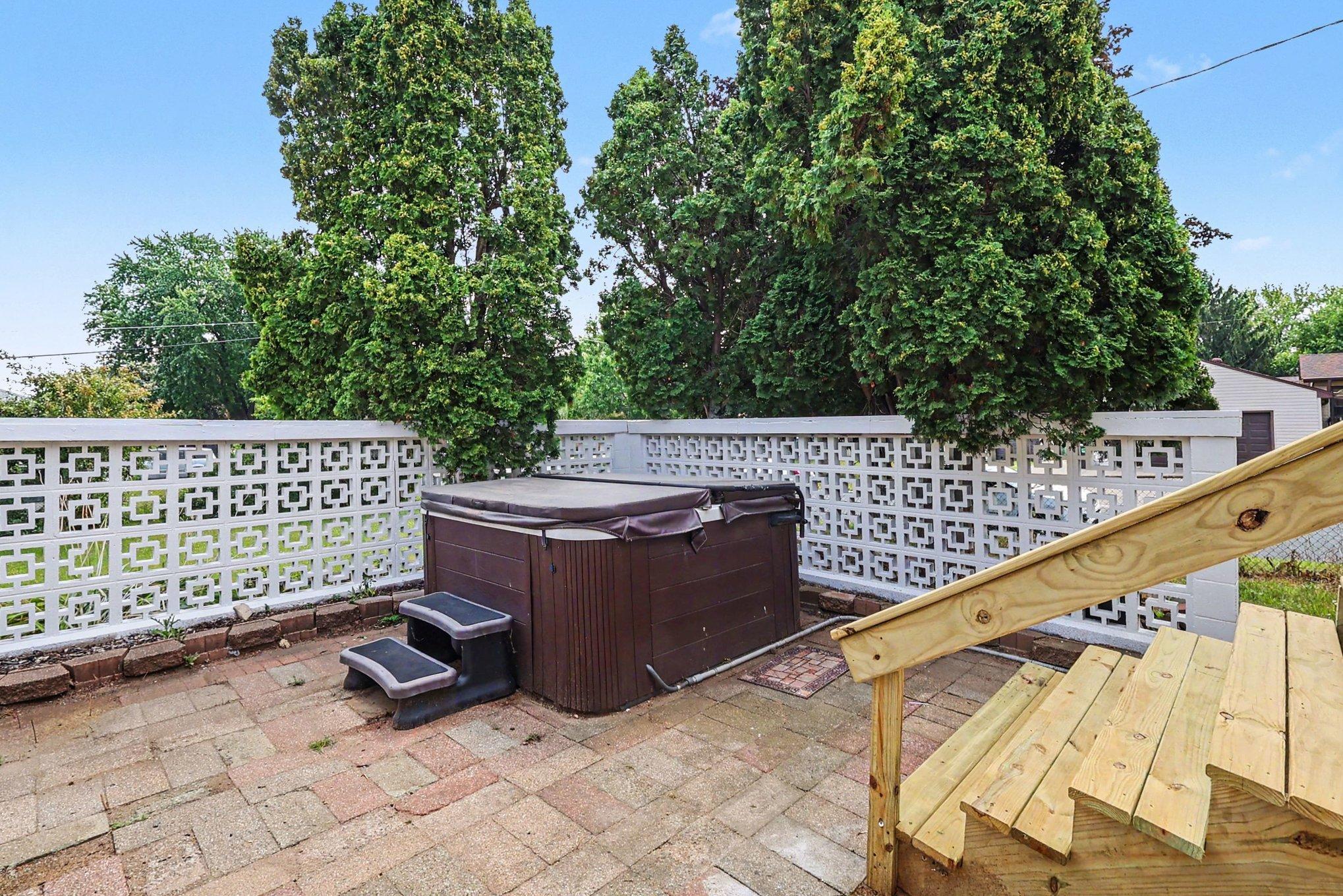 Enclosed Patio Area for privacy!