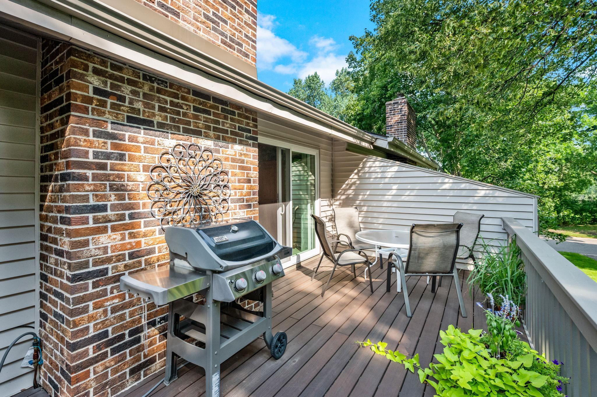 Private deck with gas grill (connected to gas line)