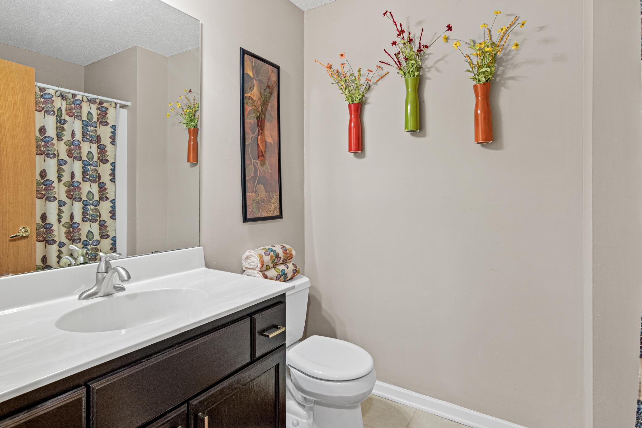 Full guest bath