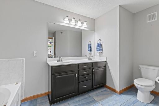 17-web-or-mls-846 Coon Rapids Blvd-23.jpg