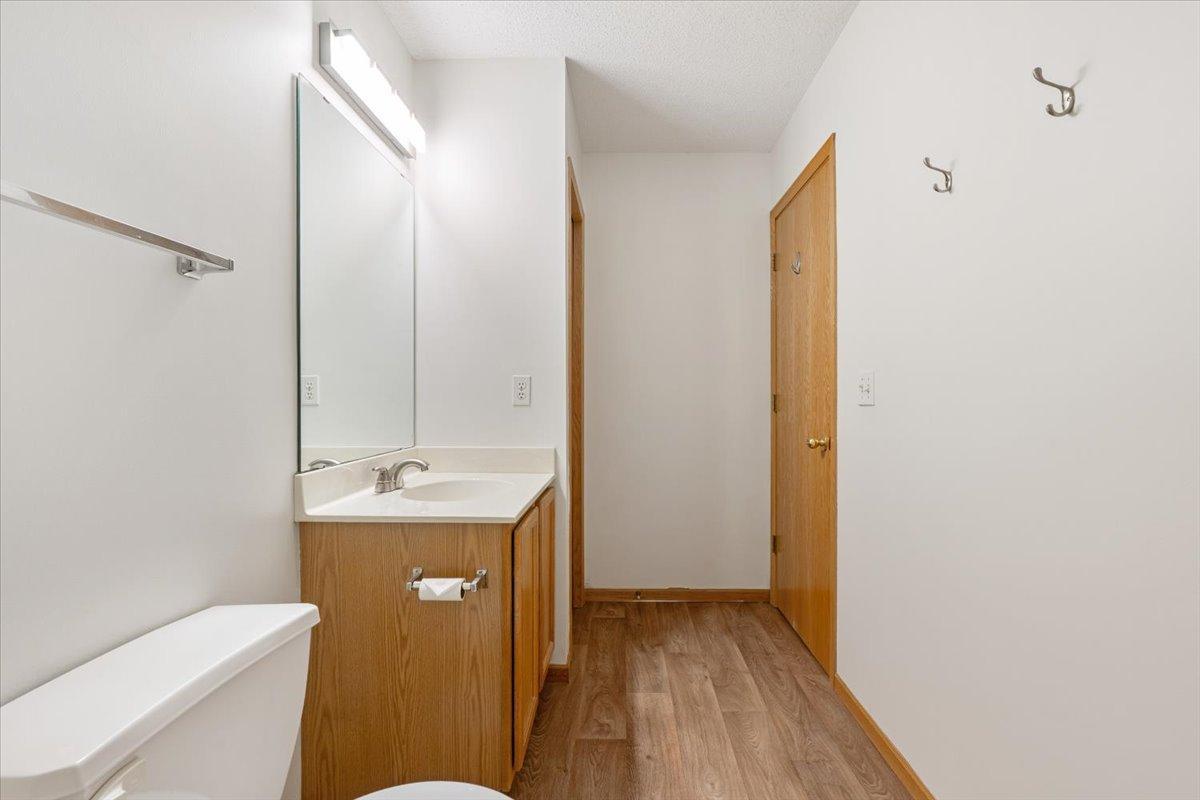 Full bath w professionally installed lvp