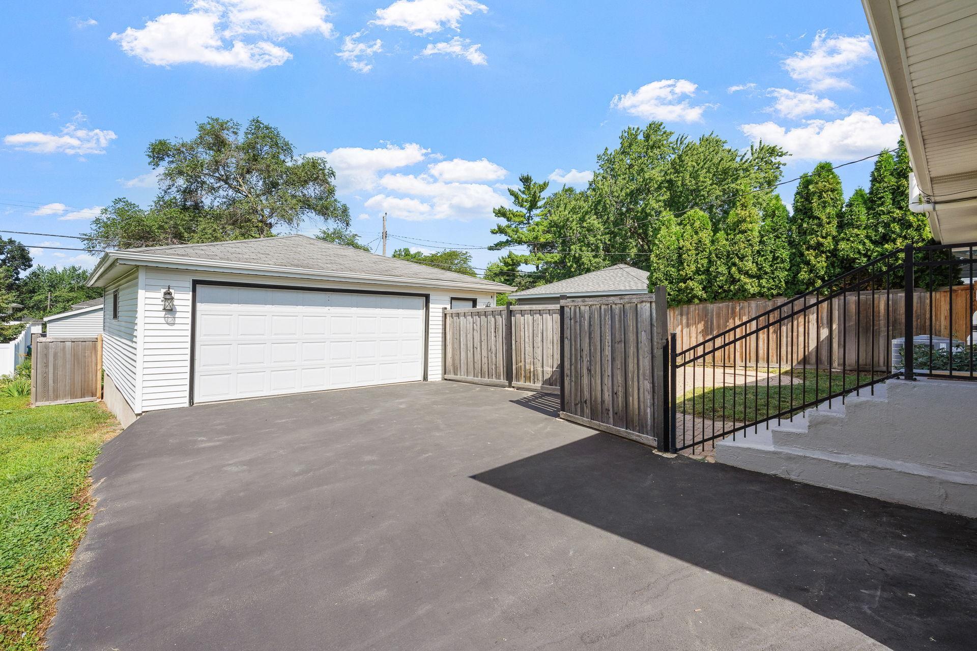 6-web-or-mls-1644 Oregon Ave S-6.jpg