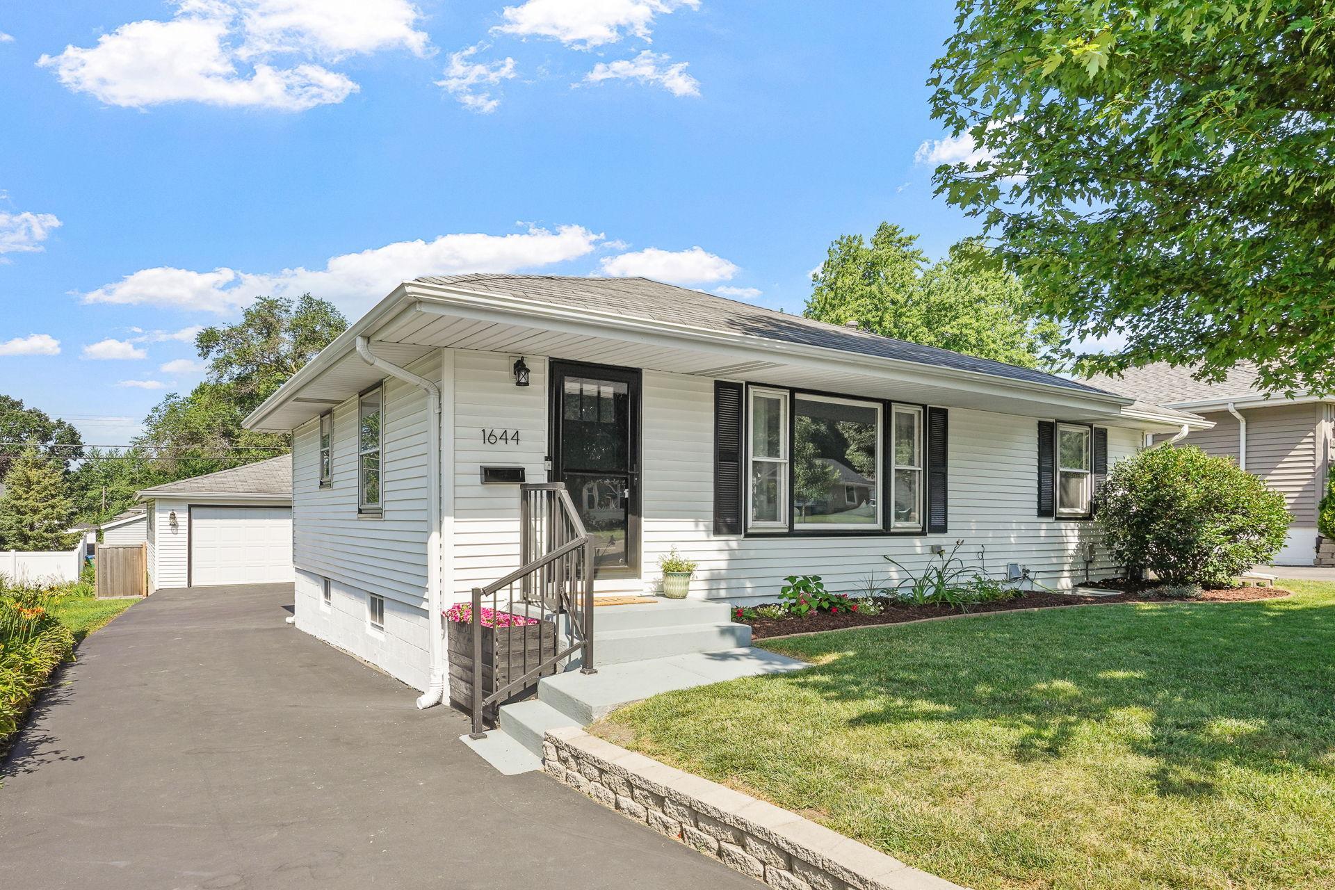 4-web-or-mls-1644 Oregon Ave S-4.jpg