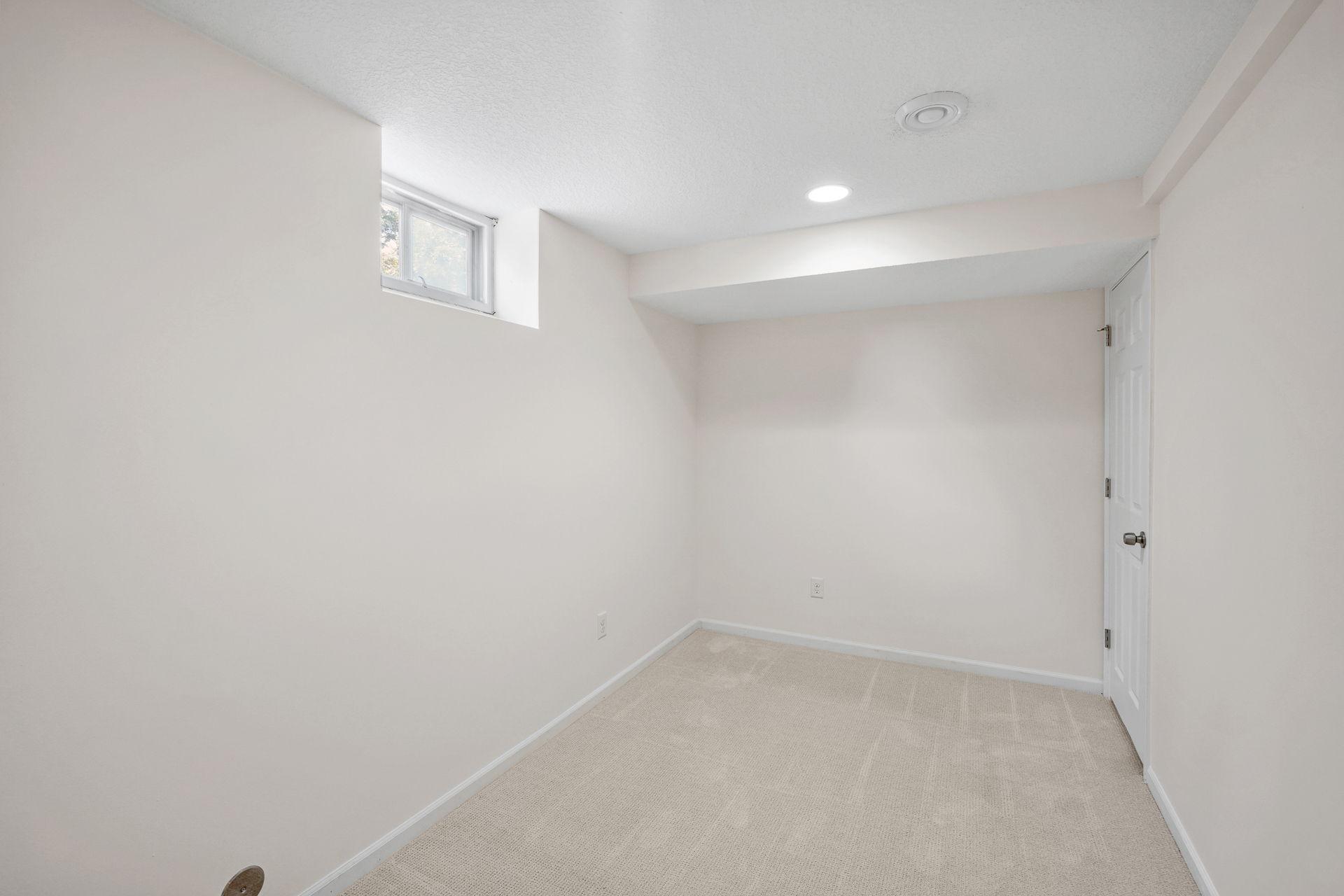 32-web-or-mls-1644 Oregon Ave S-32.jpg