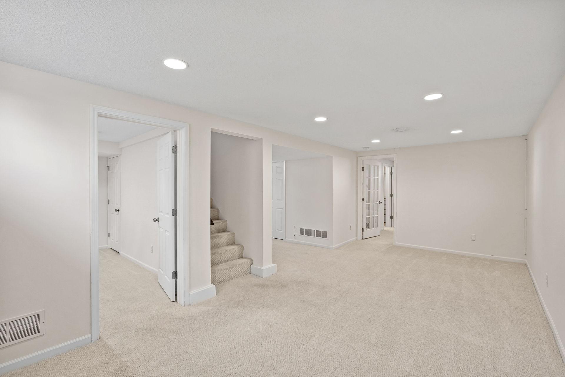 28-web-or-mls-1644 Oregon Ave S-28.jpg