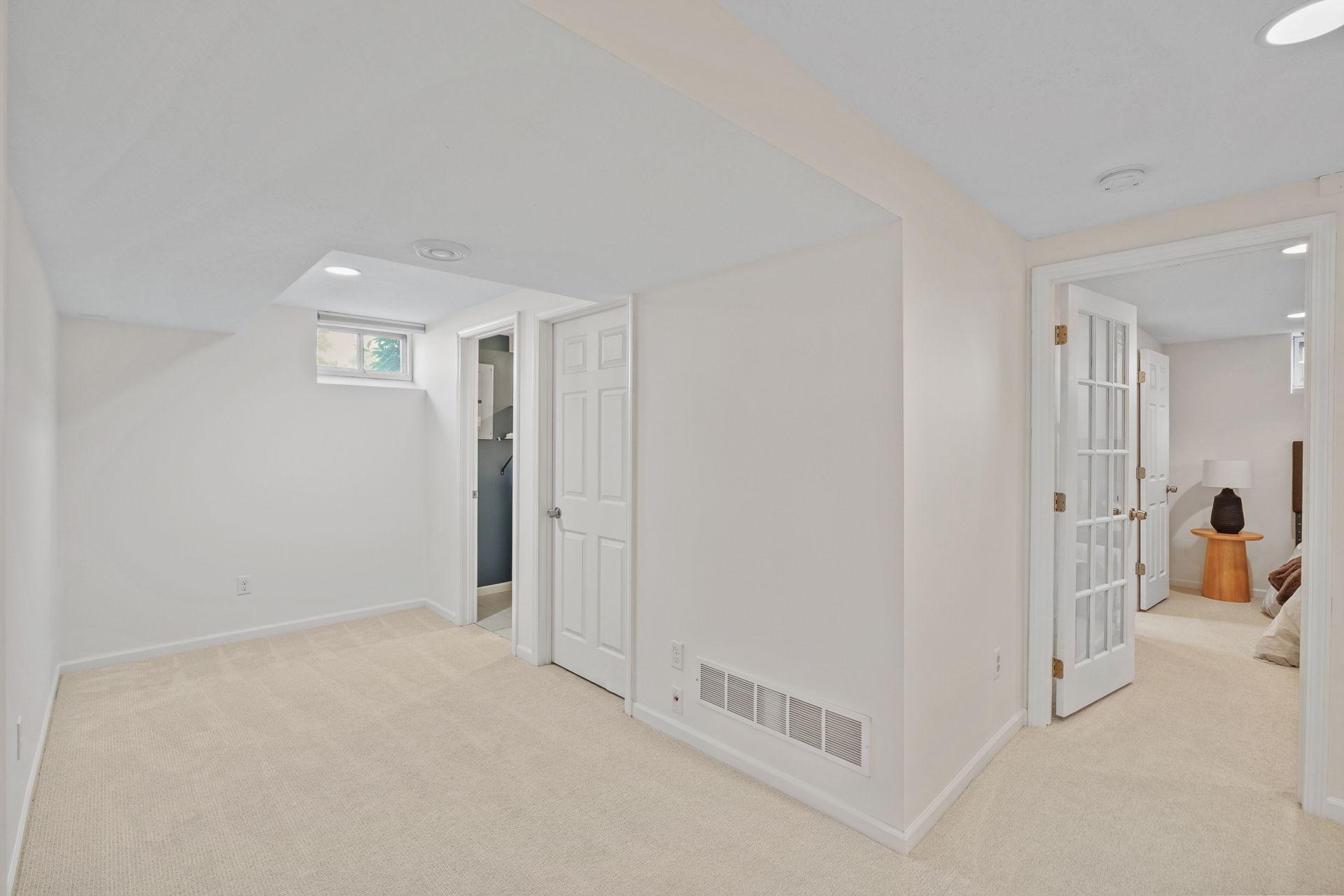 31-web-or-mls-1644 Oregon Ave S-31.jpg
