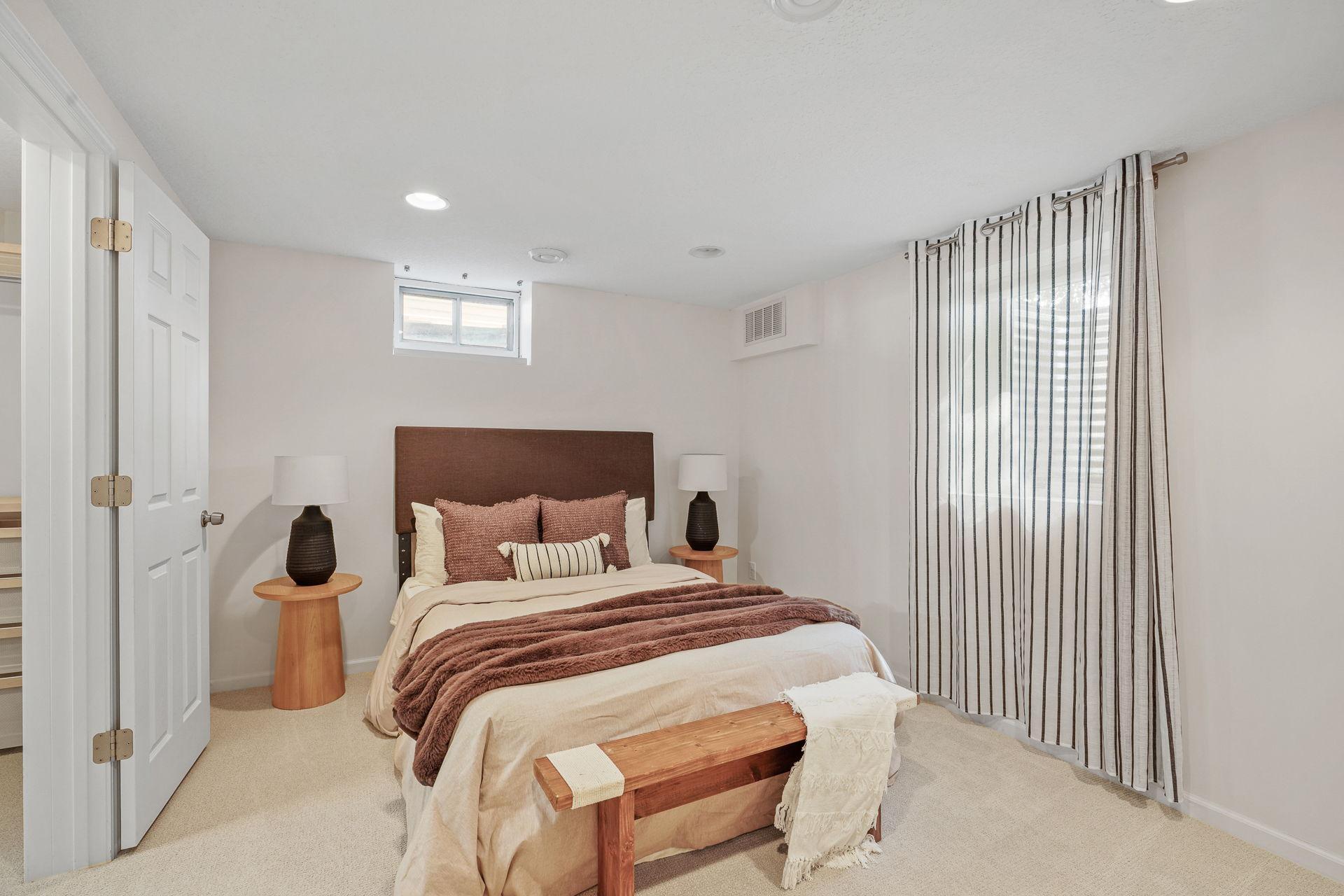 34-web-or-mls-1644 Oregon Ave S-34.jpg
