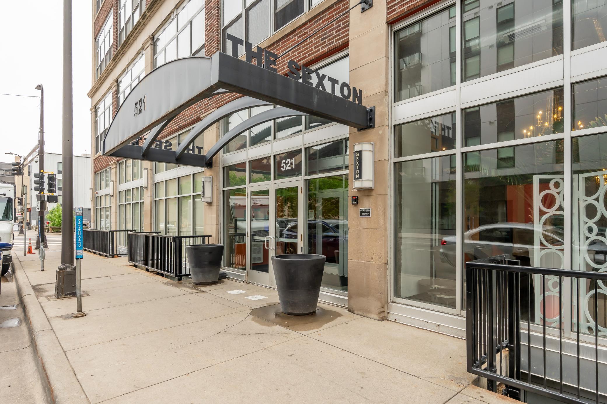 Prominent corner location in Downtown East places you steps from restaurants, coffee shops, nightlife, US Bank Stadium, the light rail, and endless downtown entertainment