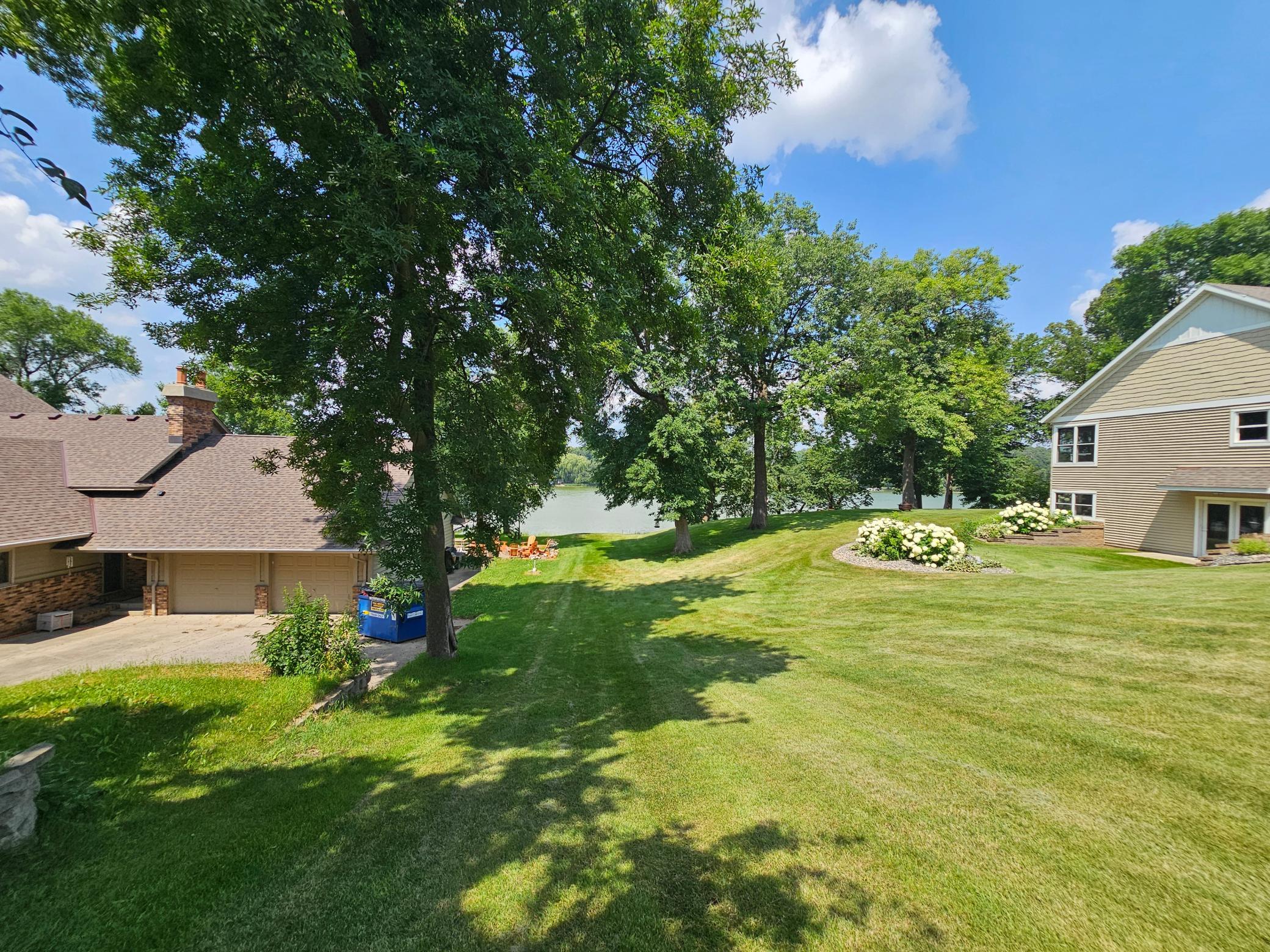 Deeded access between these 2 properties