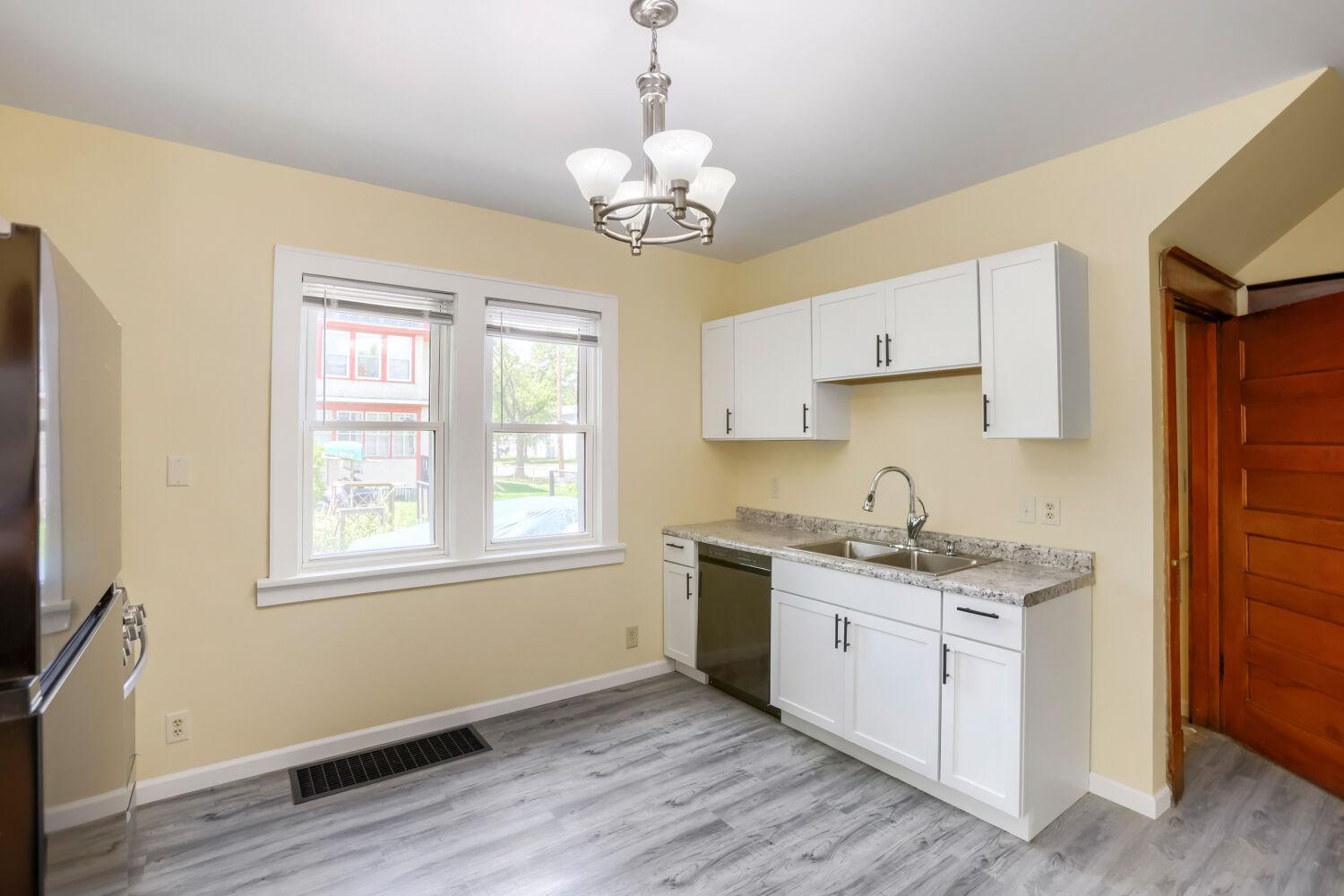 508 York Ave - Web Quality - 013 - 13 Kitchen.jpg