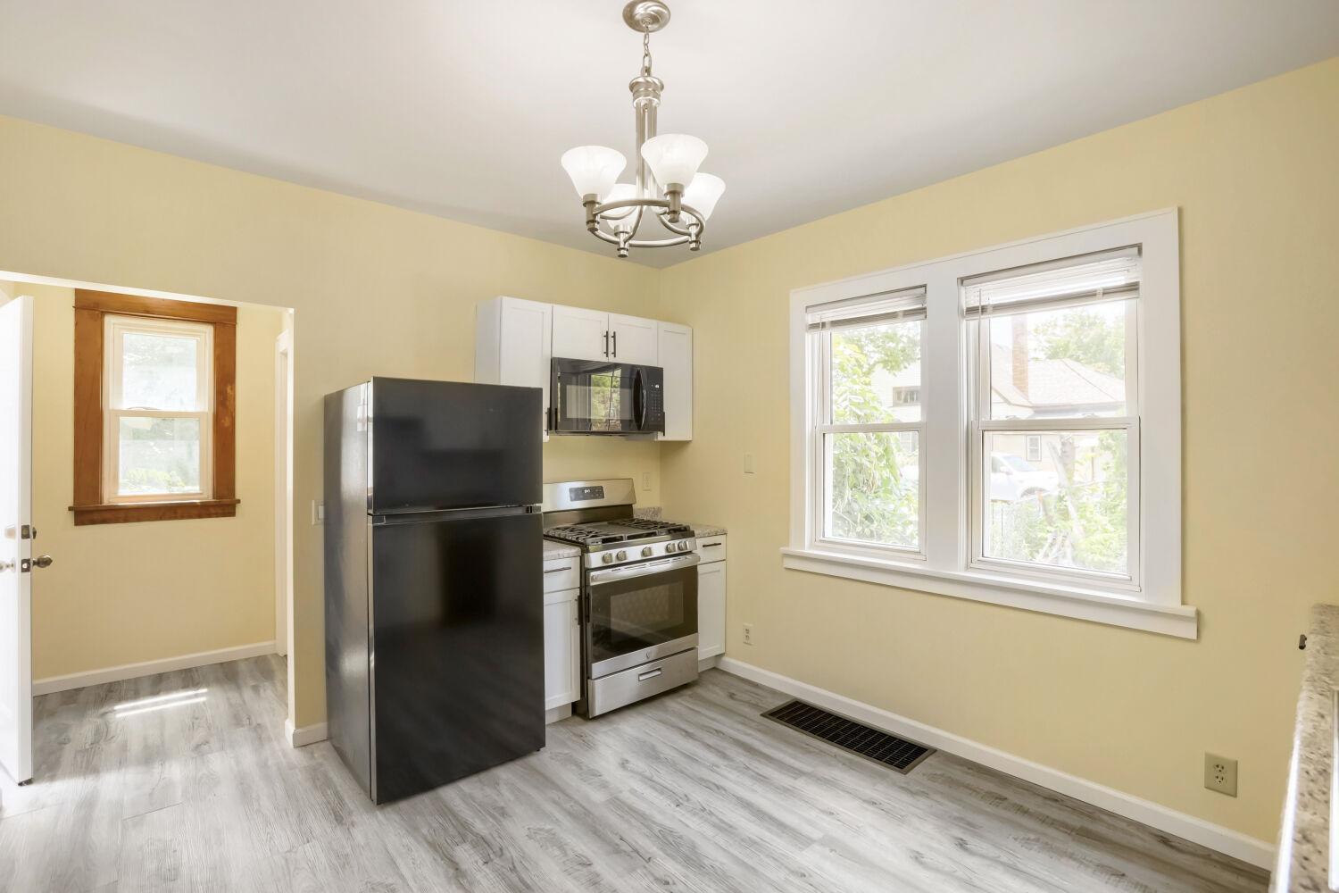 508 York Ave - Web Quality - 012 - 12 Kitchen.jpg