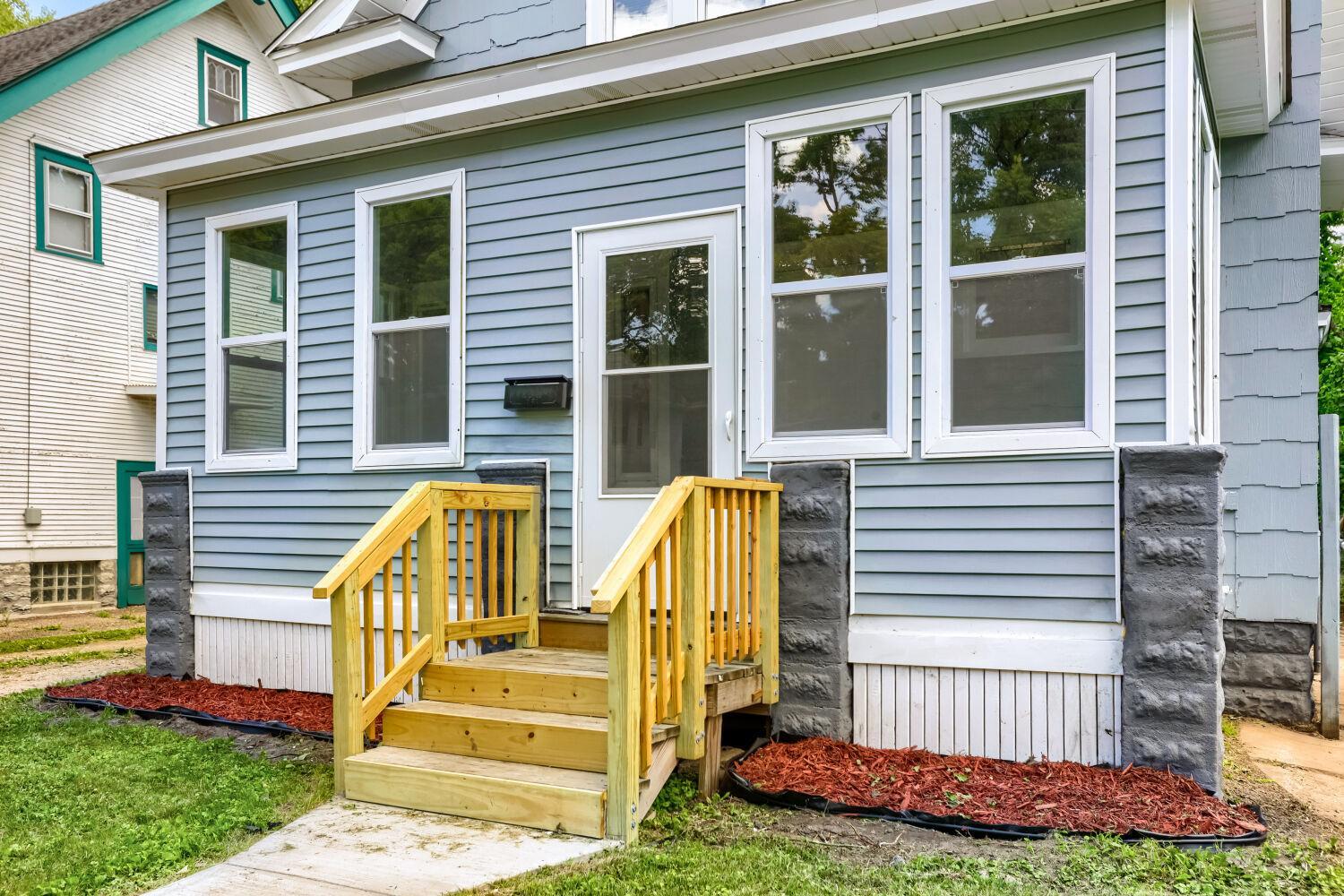 508 York Ave - Web Quality - 004 - 04 Exterior Front.jpg