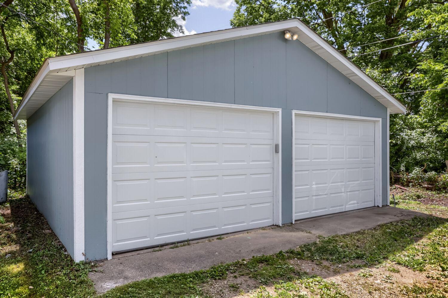508 York Ave - Web Quality - 026 - 26 Garage.jpg