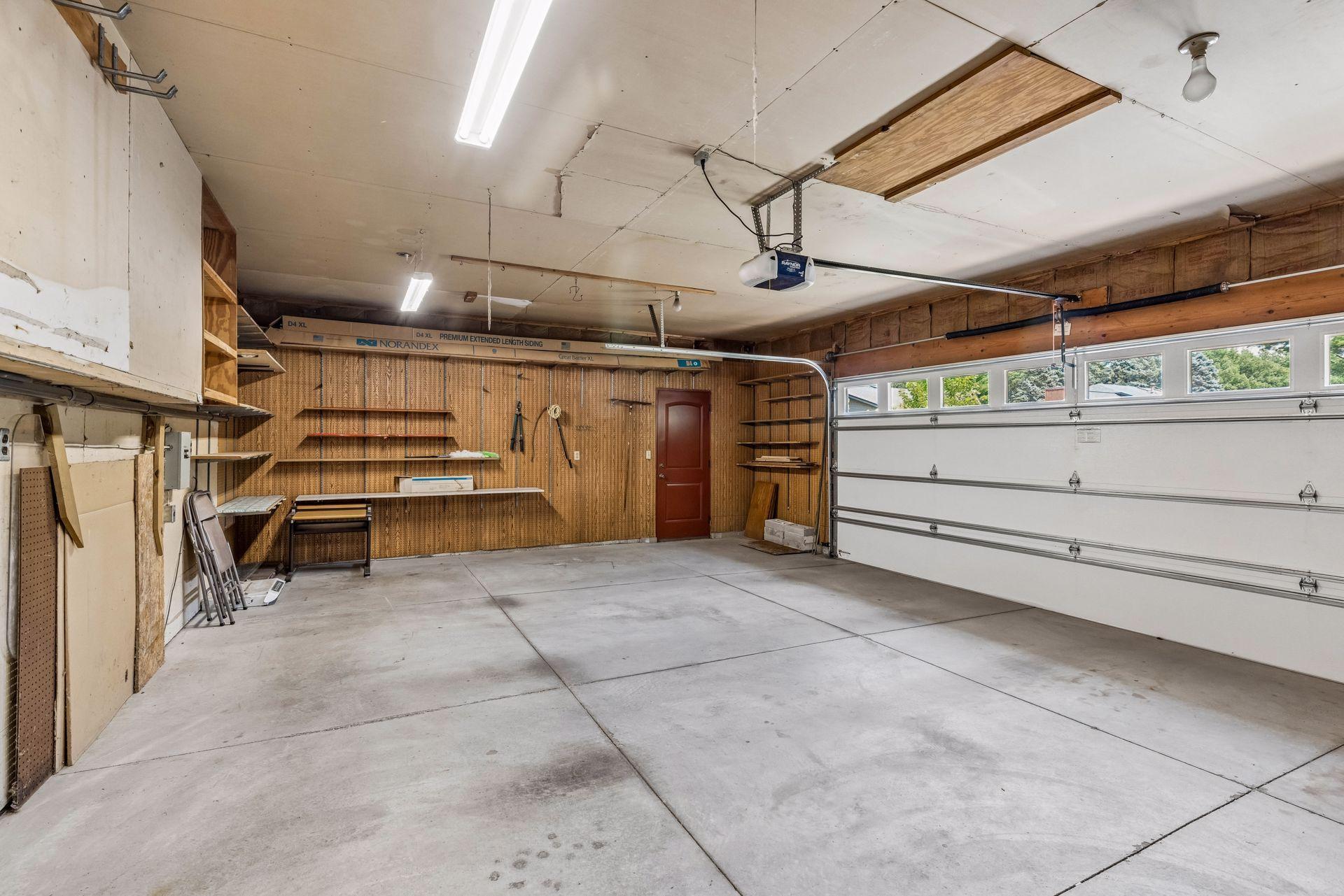 Oversized 2 car garage - 588 sqft.