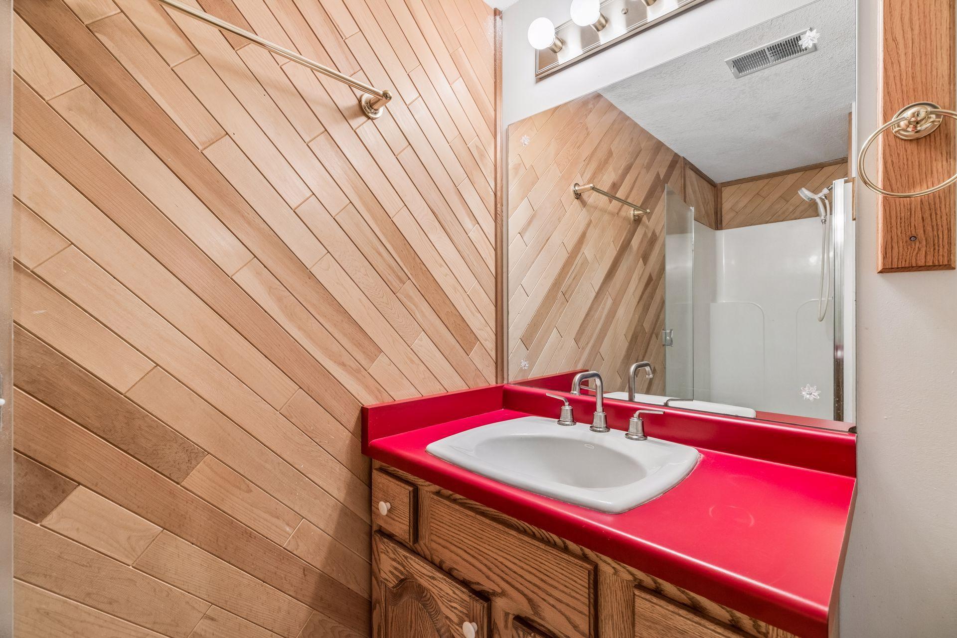 Lower level 3/4 bath.