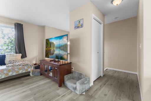 Vivid Spaces_11300 Brenda Blvd_05.jpg