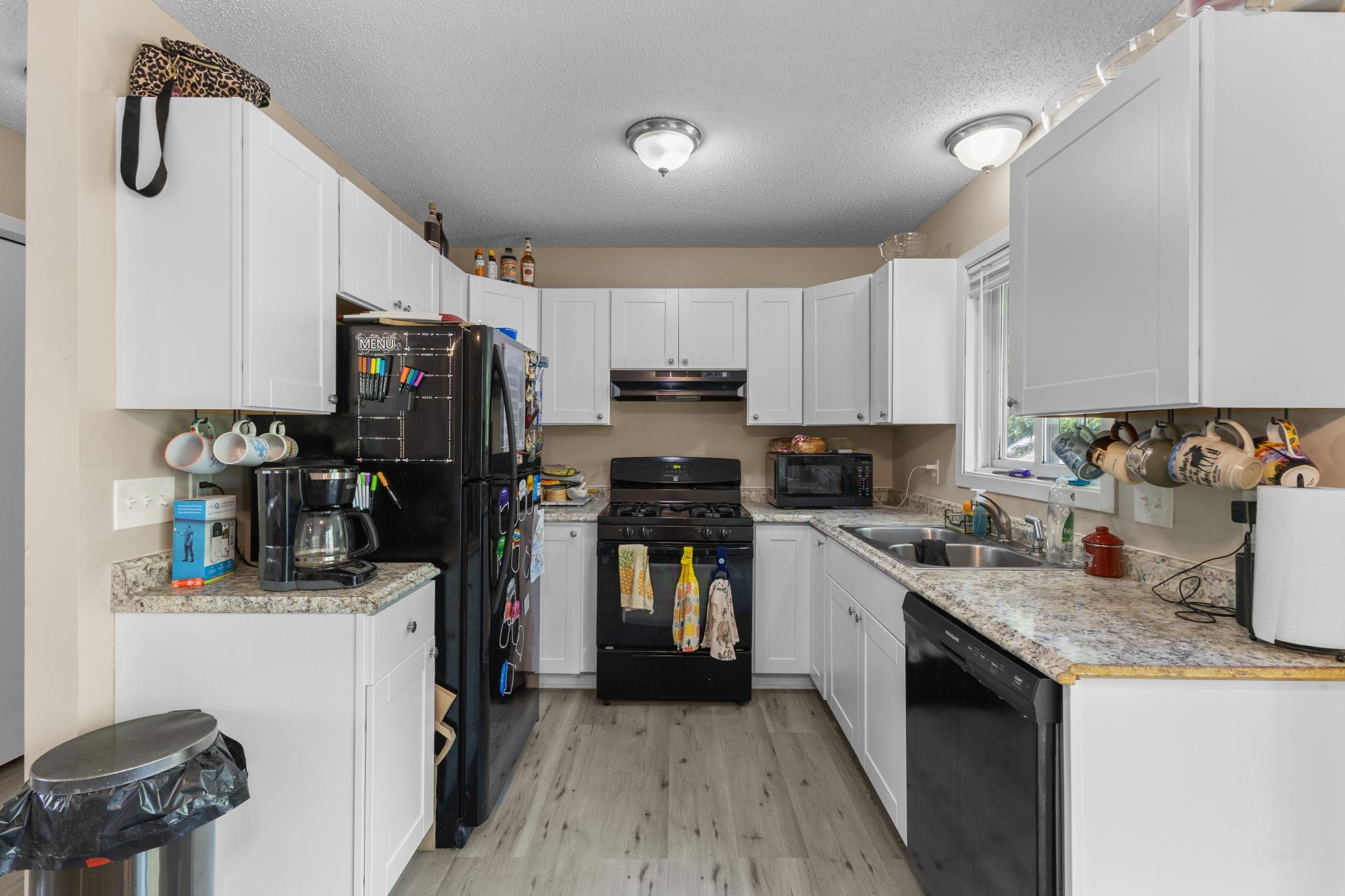 Vivid Spaces_11300 Brenda Blvd_11.jpg