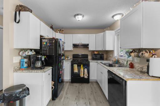 Vivid Spaces_11300 Brenda Blvd_11.jpg