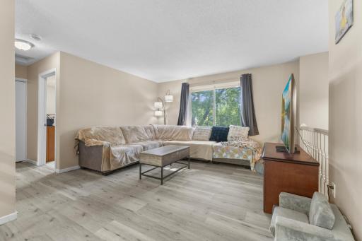 Vivid Spaces_11300 Brenda Blvd_06.jpg