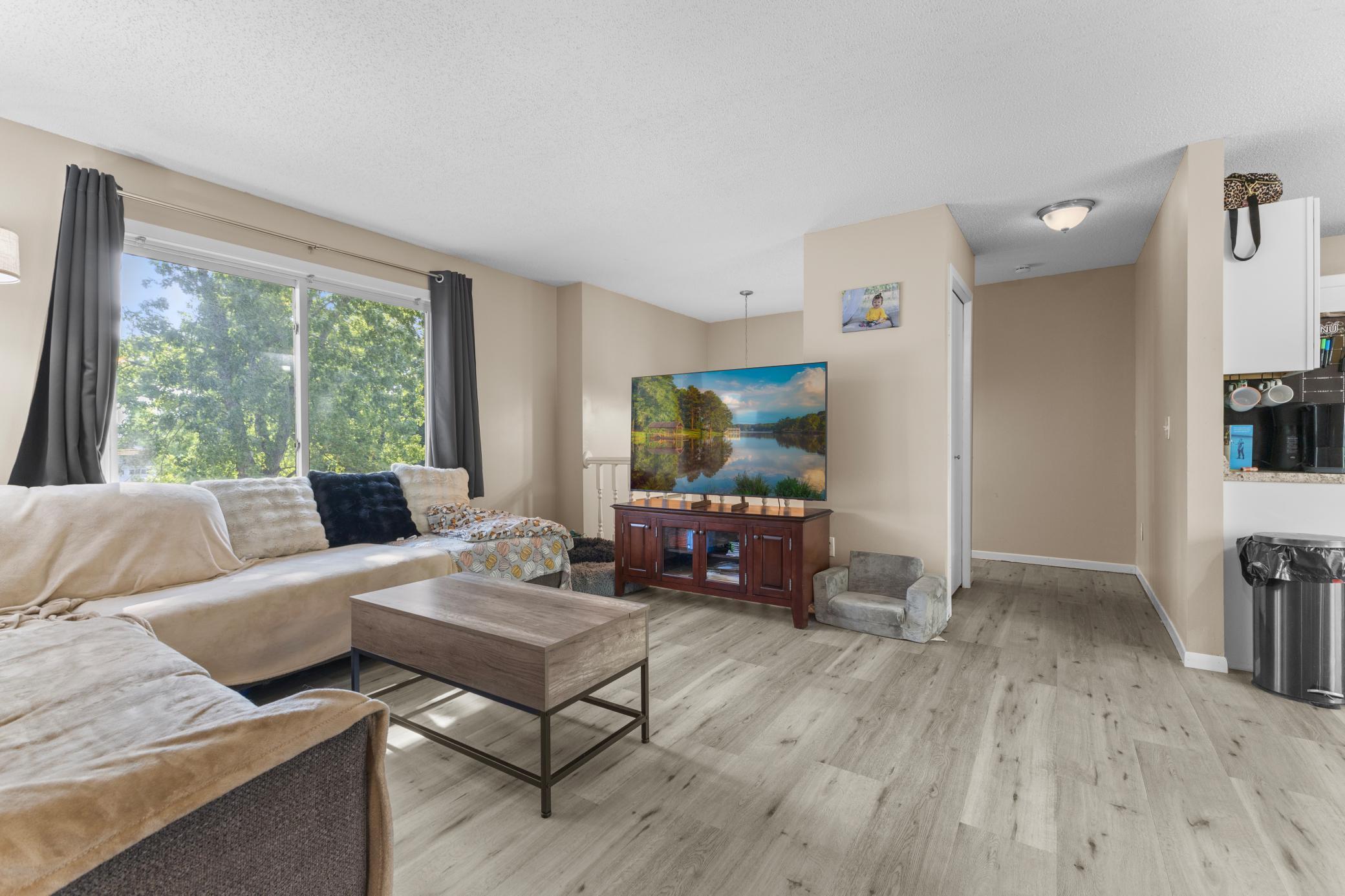 Vivid Spaces_11300 Brenda Blvd_08.jpg