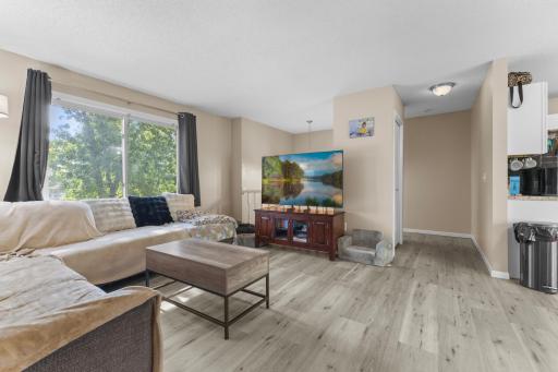 Vivid Spaces_11300 Brenda Blvd_08.jpg