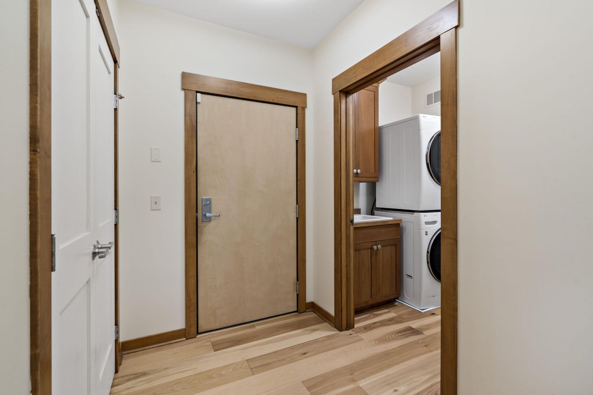 10-web-or-mls-715_Linden_St_Unit_108_Mendota_Heights_MN_0010_copy.jpg
