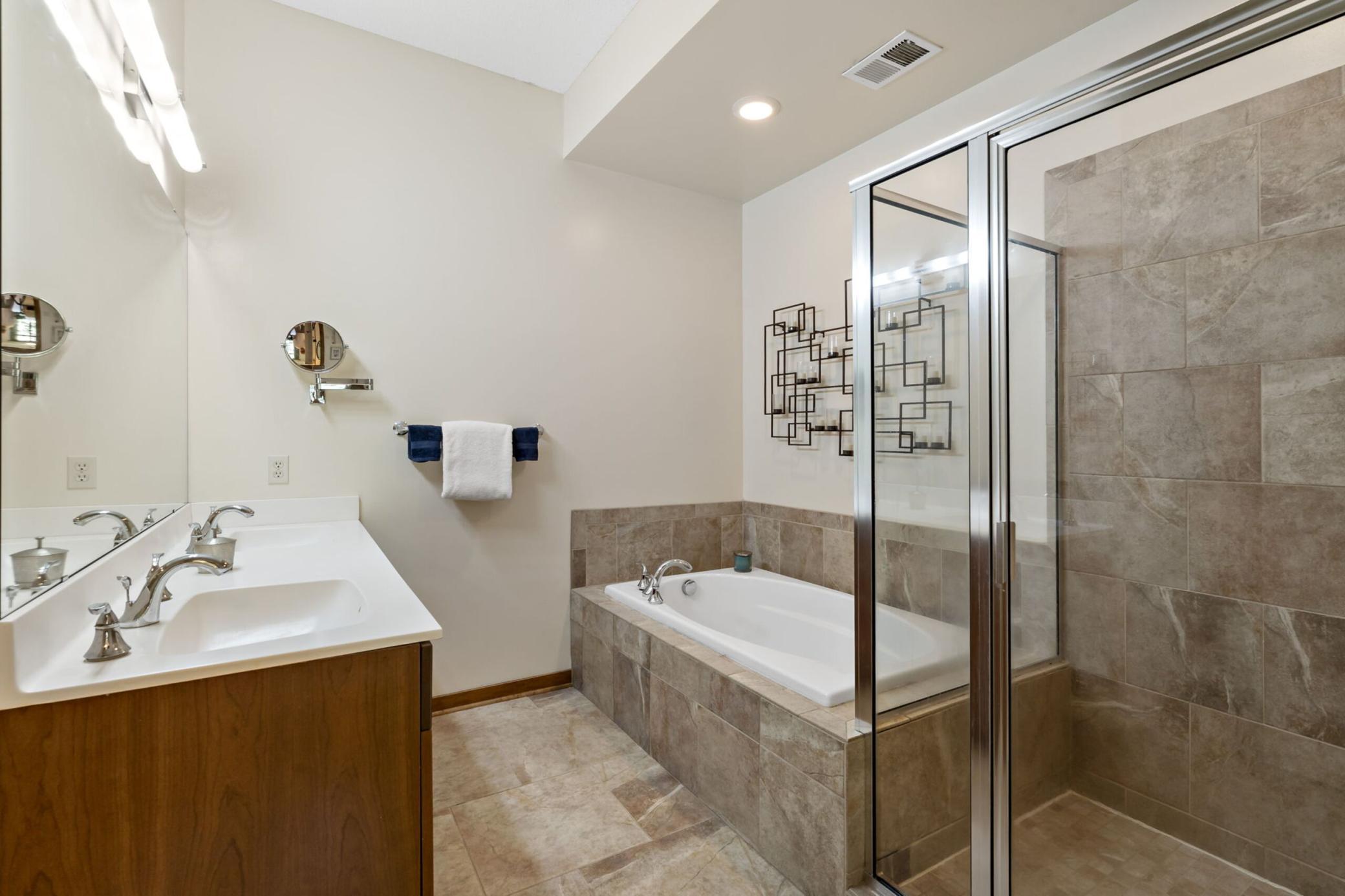 29-web-or-mls-715_Linden_St_Unit_108_Mendota_Heights_MN_0029_copy.jpg
