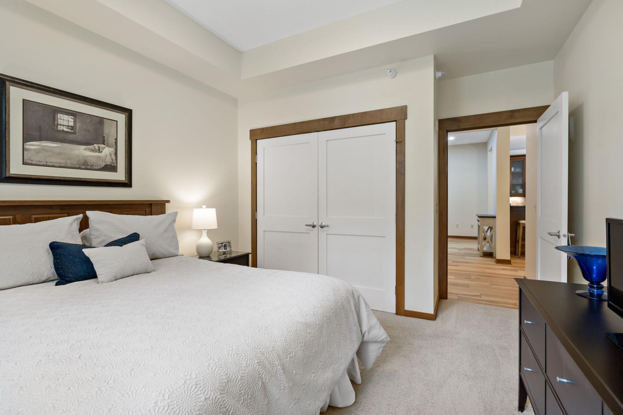 38-web-or-mls-715_Linden_St_Unit_108_Mendota_Heights_MN_0038_copy.jpg