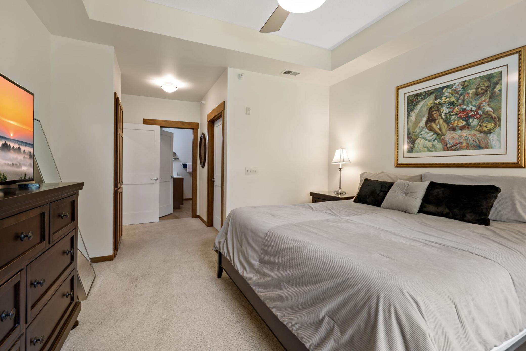 27-web-or-mls-715_Linden_St_Unit_108_Mendota_Heights_MN_0027_copy.jpg