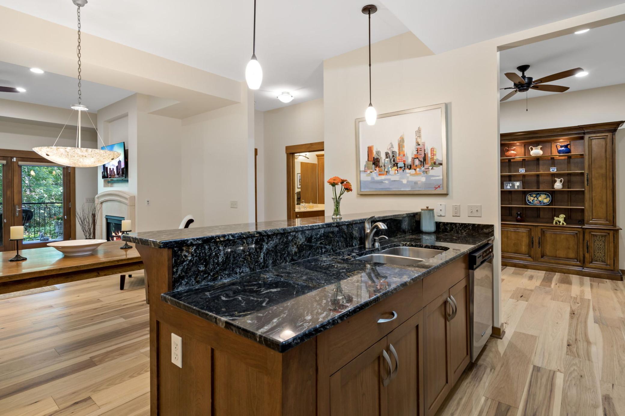 17-web-or-mls-715_Linden_St_Unit_108_Mendota_Heights_MN_0017_copy.jpg