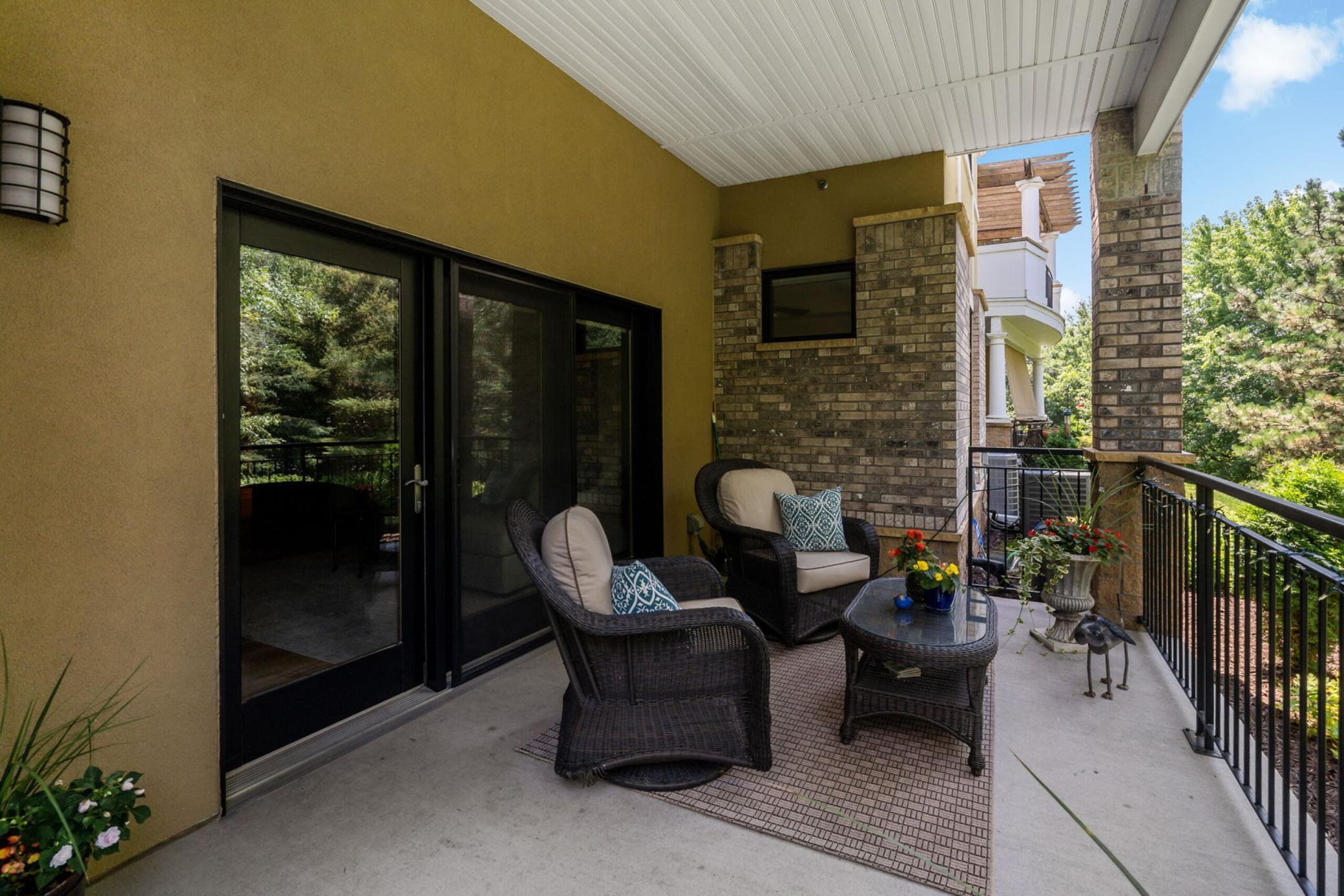 5-web-or-mls-715_Linden_St_Unit_108_Mendota_Heights_MN_0005_copy.jpg