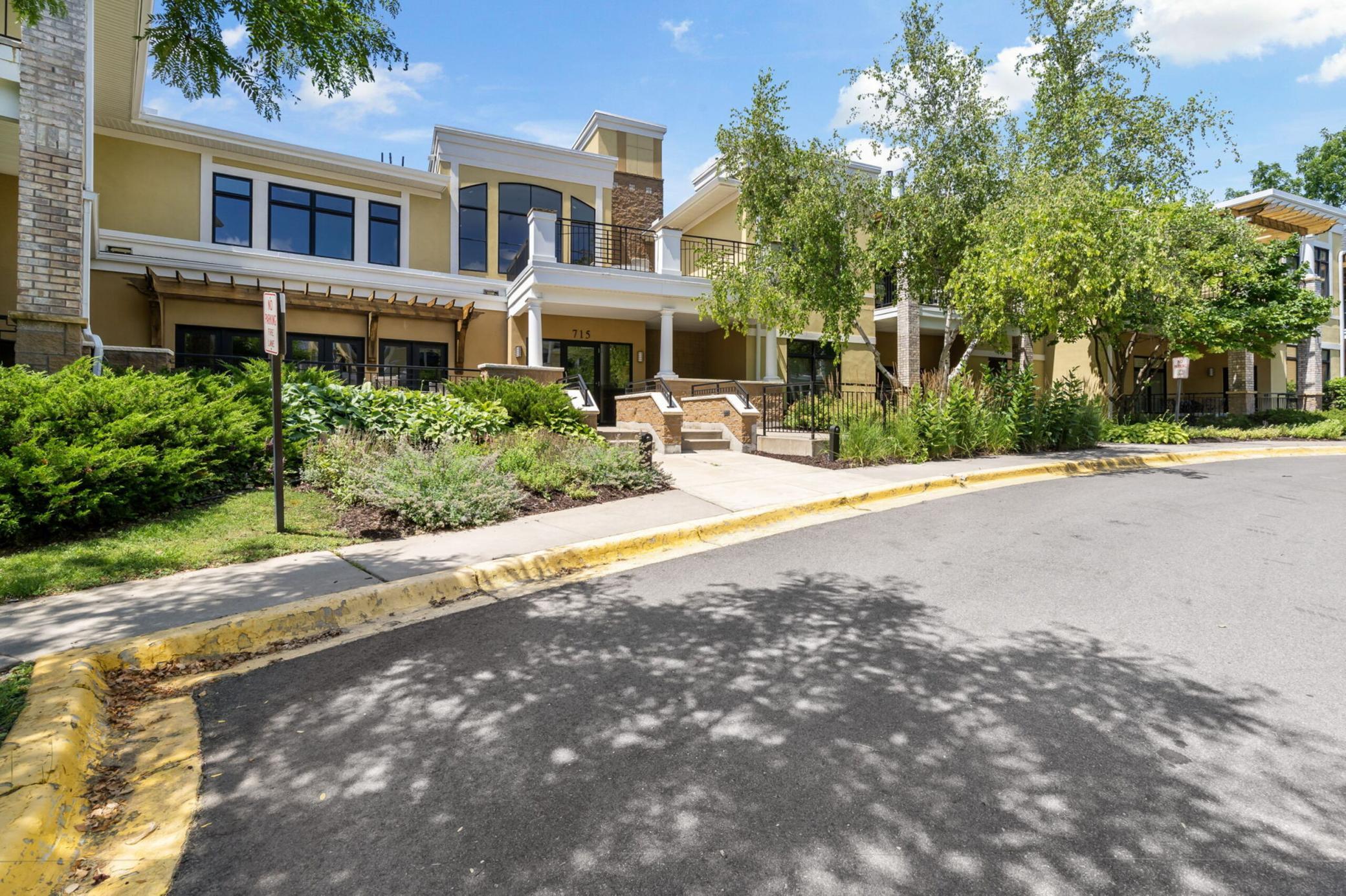 7-web-or-mls-715_Linden_St_Unit_108_Mendota_Heights_MN_0007_copy.jpg