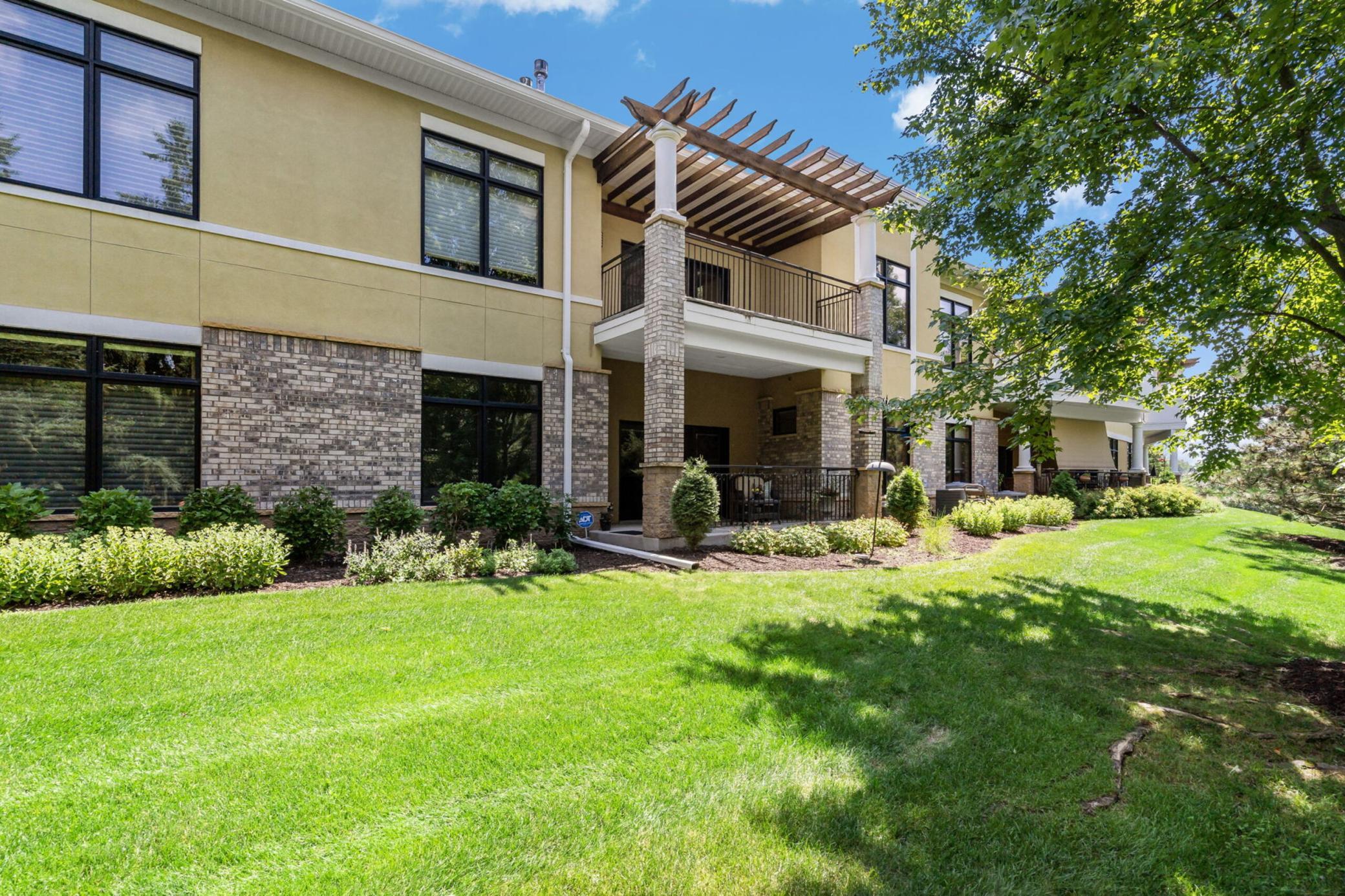 1-web-or-mls-715_Linden_St_Unit_108_Mendota_Heights_MN_0001_copy.jpg