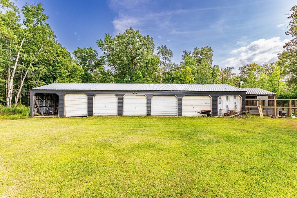 7 Unit Storage/One Unit With Concrete Floor