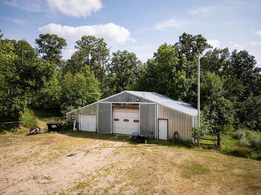 Shop 24'x35'/Insulated/Heated/Concrete Flor