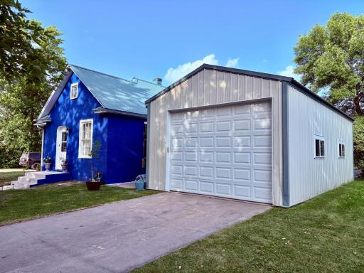 5b2b home with garage on Baudette River