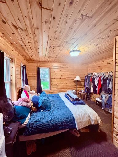 Beautiful knotty pine Tongue & Groove