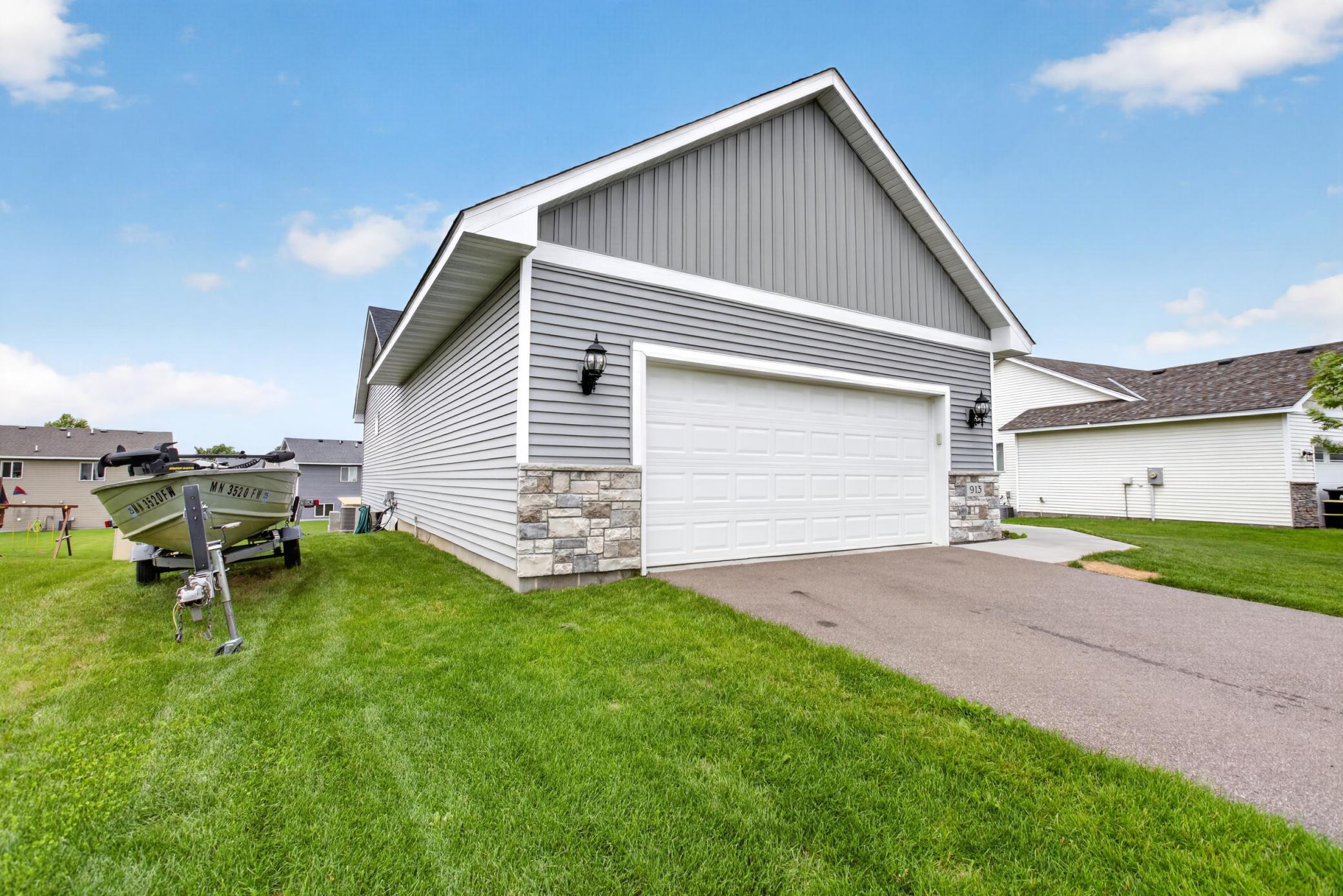 913 Moline Loop NW Isanti, MN 19.jpg