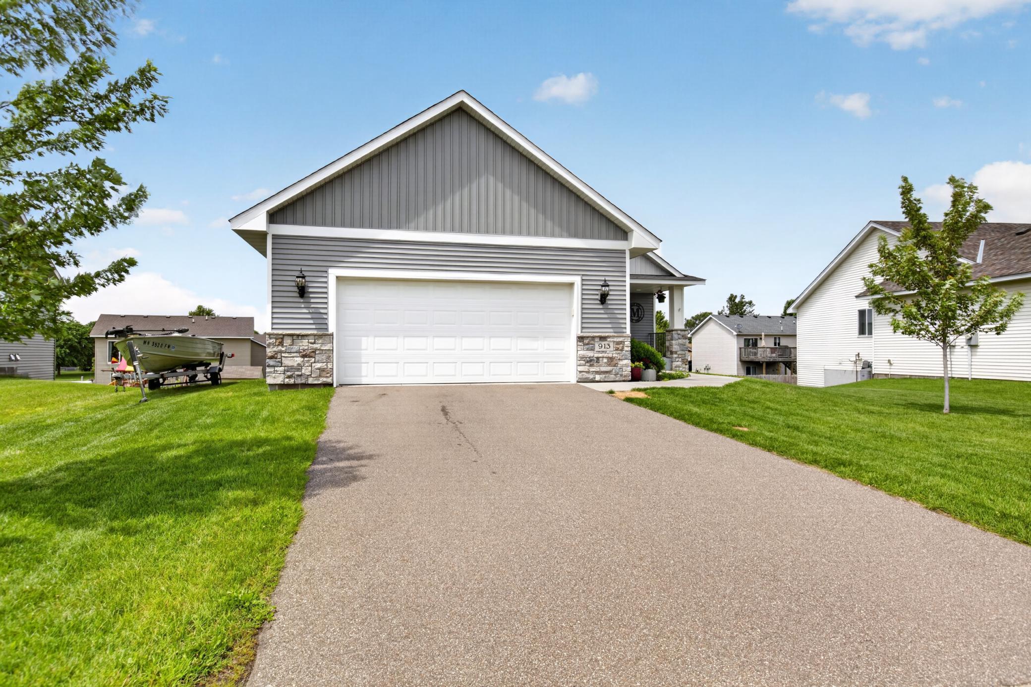 913 Moline Loop NW Isanti, MN 18.jpg