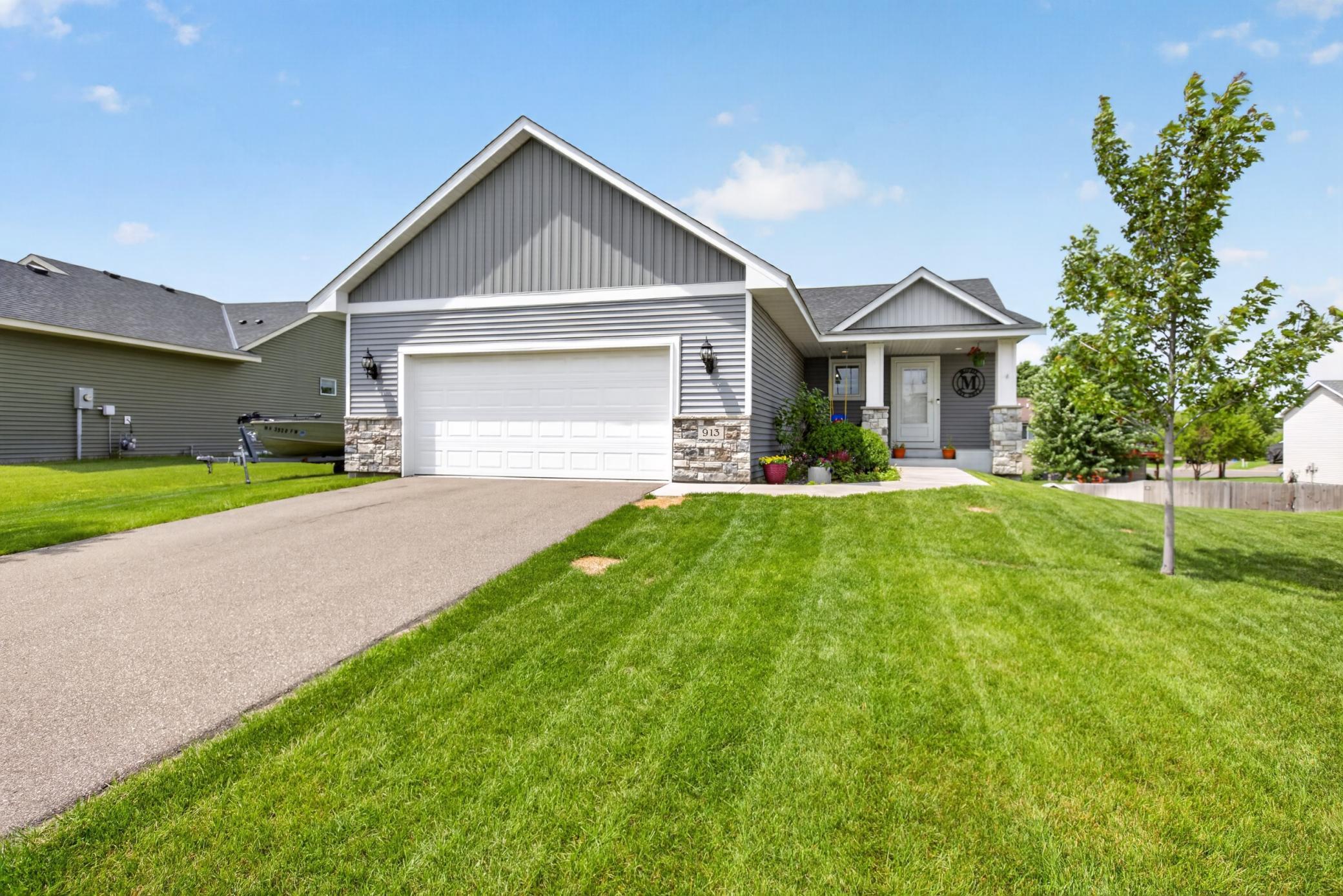 913 Moline Loop NW Isanti, MN 17.jpg