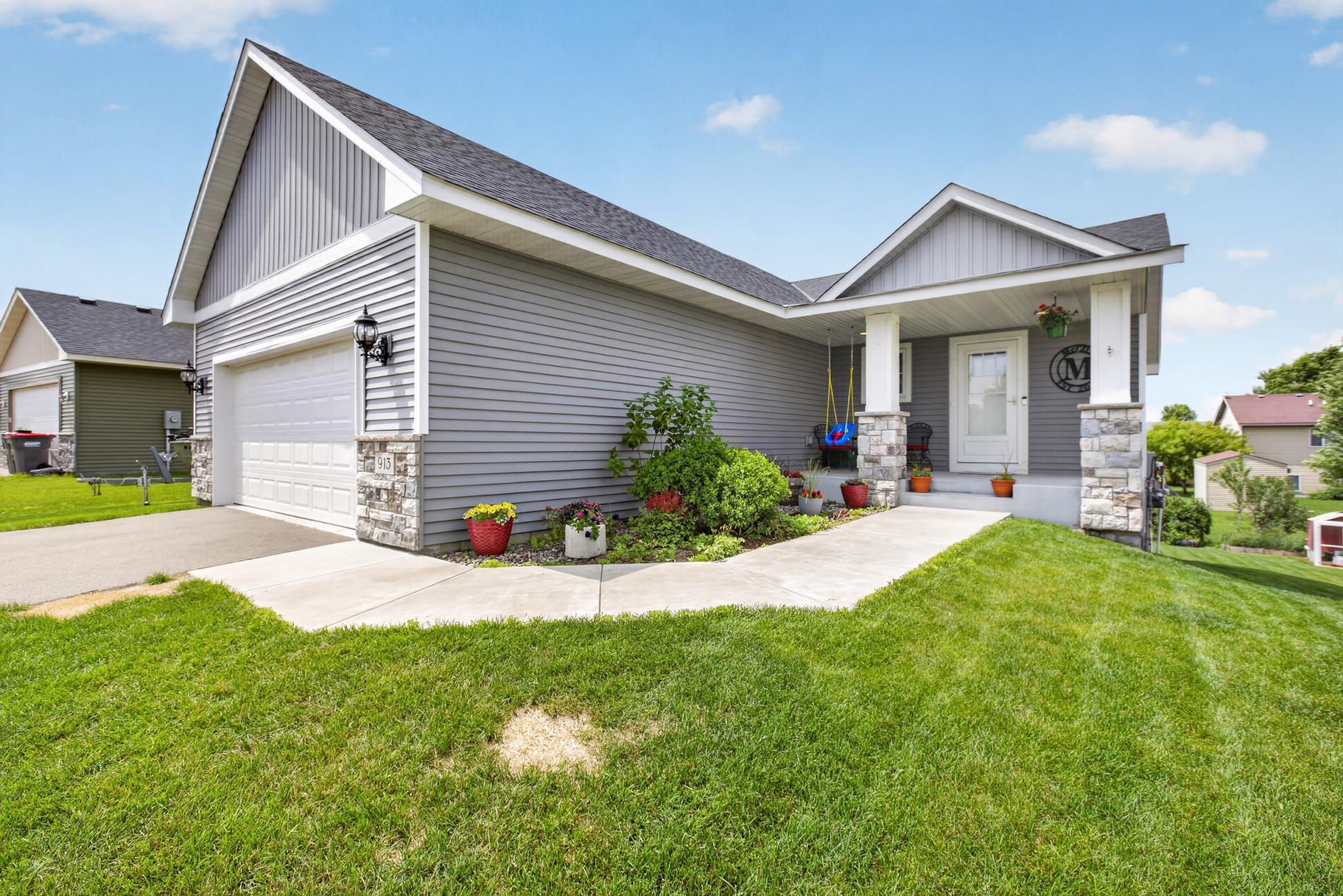 913 Moline Loop NW Isanti, MN 16.jpg