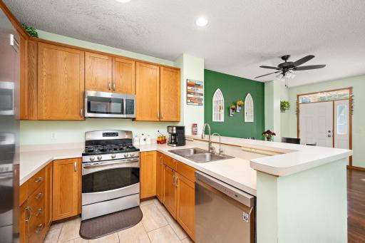 Welcome to 1072 Henslow Avenue North!