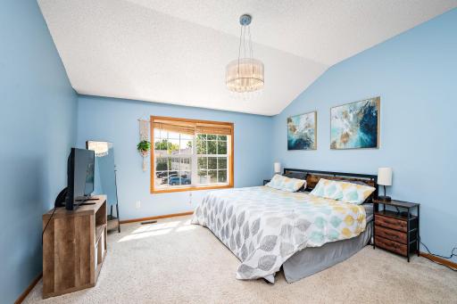 Welcome to 1072 Henslow Avenue North!