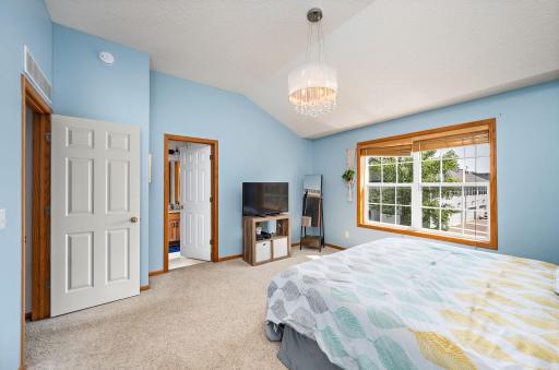 Welcome to 1072 Henslow Avenue North!