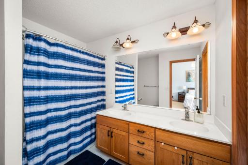 Welcome to 1072 Henslow Avenue North!