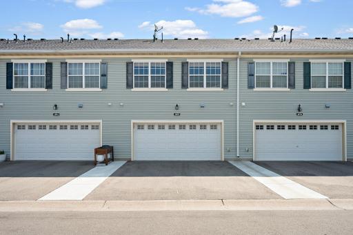 Welcome to 1072 Henslow Avenue North!