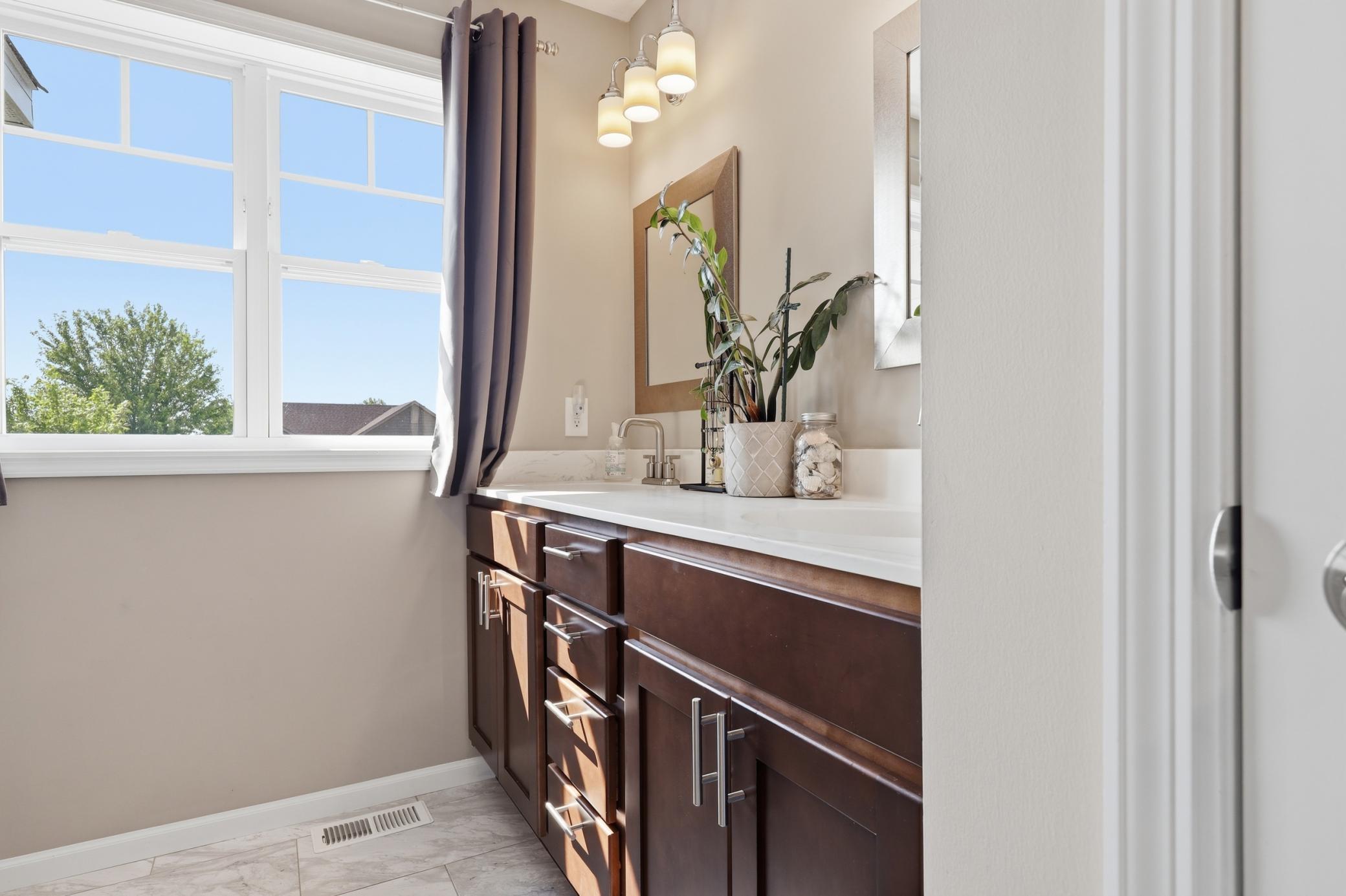Shared upper bathroom