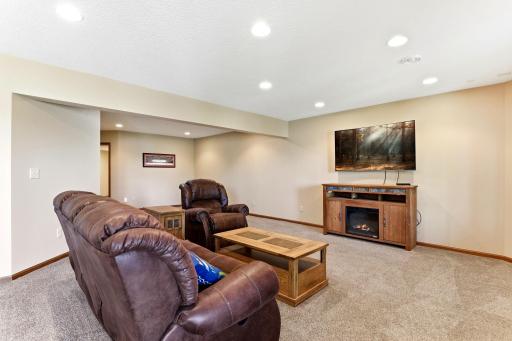 8148 Ithaca Lane N, Maple Grove, MN 55311