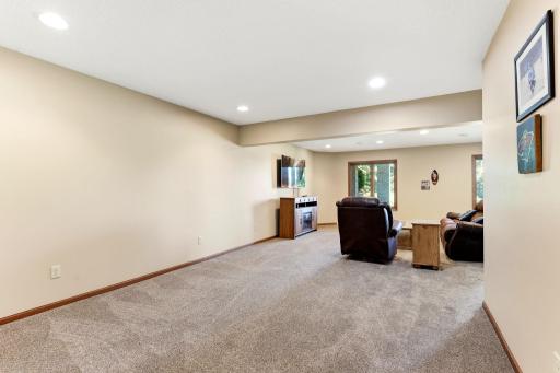 8148 Ithaca Lane N, Maple Grove, MN 55311