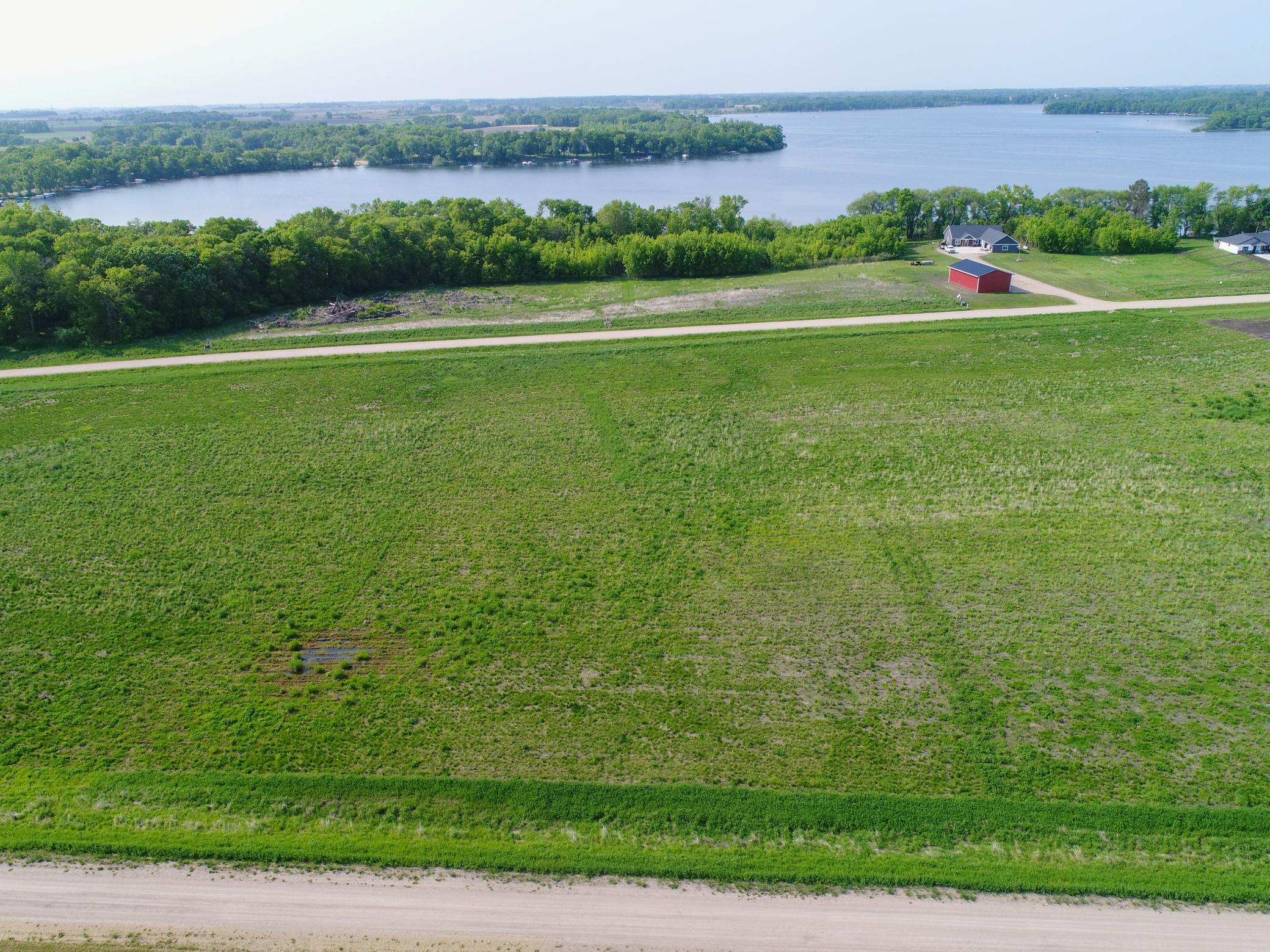 Midsection of Inner Circle overlooking Lots 2-6 and Smith Lake.jpg